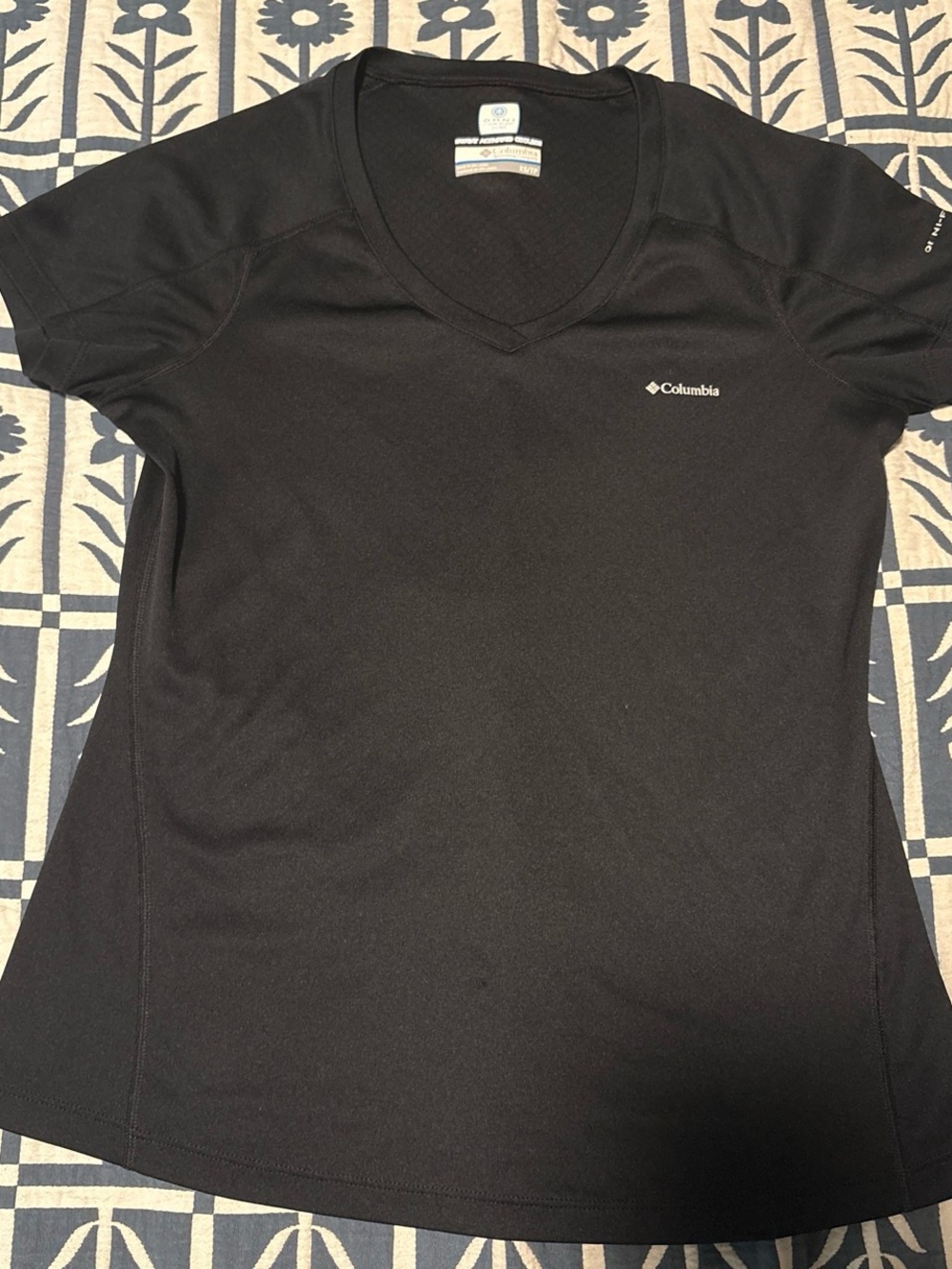 Columbia Black Short Sleeve V‑Neck Tee